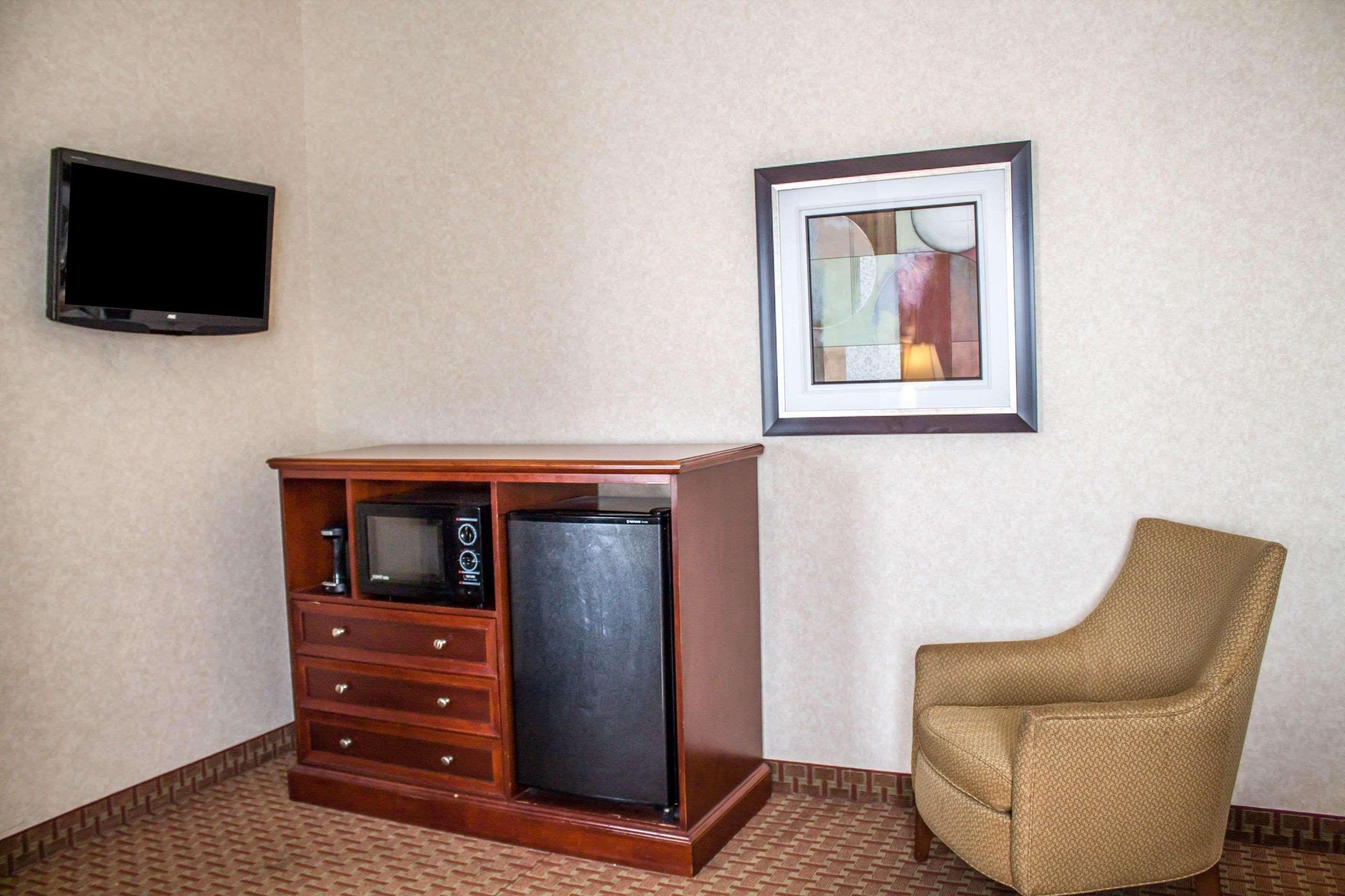 Comfort Inn & Suites Kent - University Area Eksteriør billede