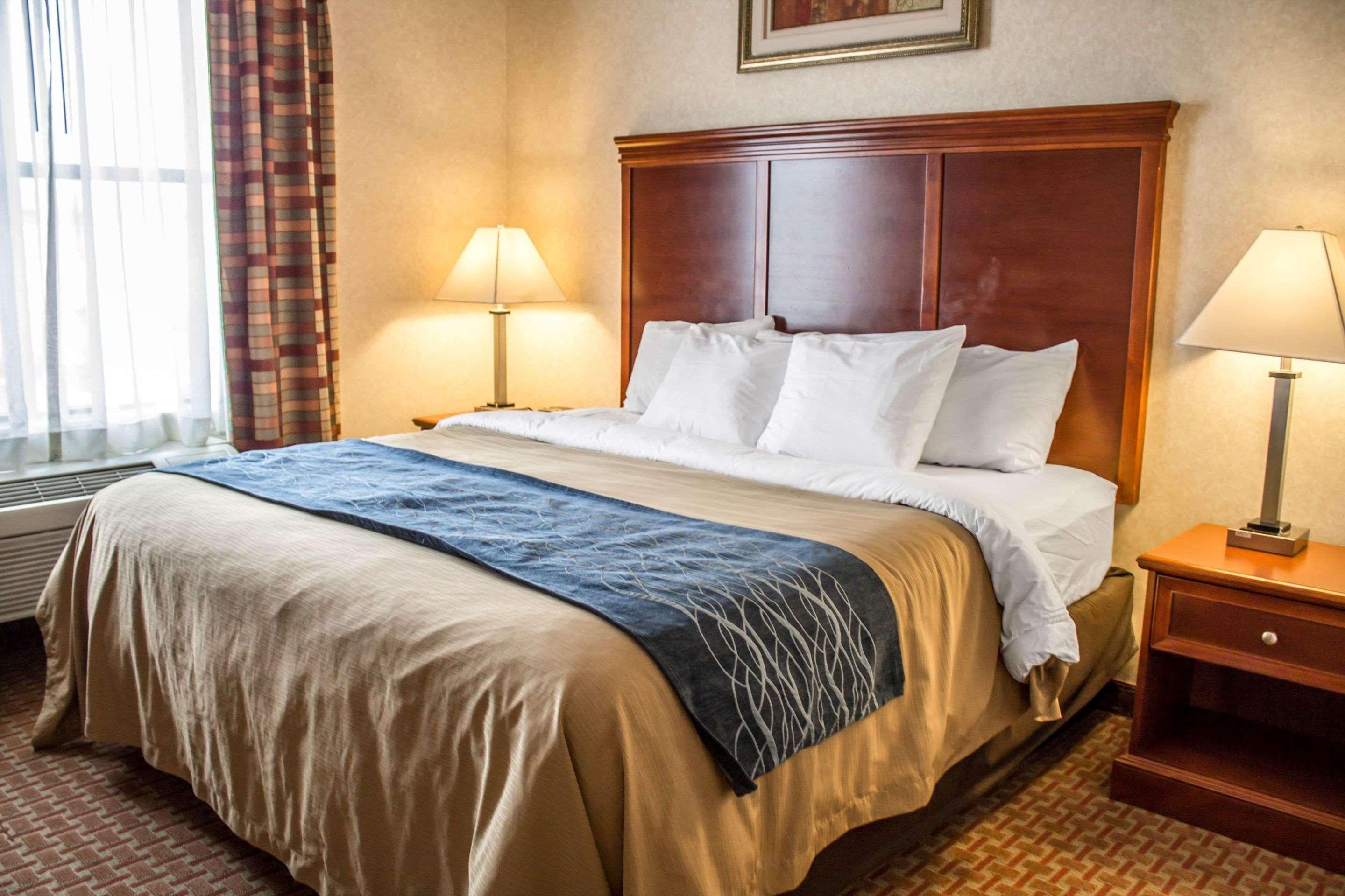 Comfort Inn & Suites Kent - University Area Eksteriør billede